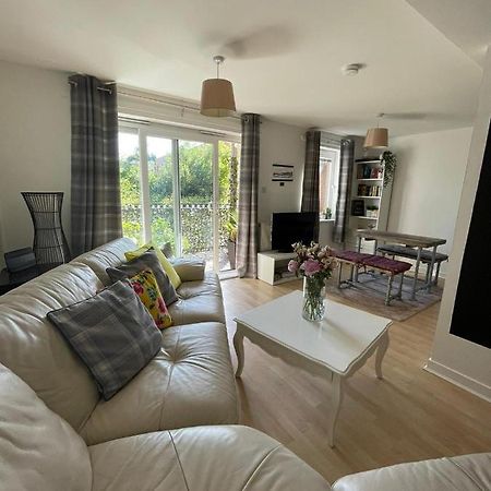 Pass The Keys Lovely 2Bedroom Flat With Balcony Edimburgo Esterno foto