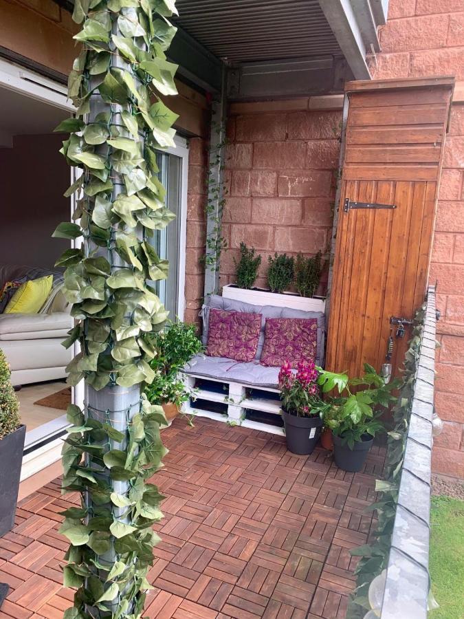 Pass The Keys Lovely 2Bedroom Flat With Balcony Edimburgo Esterno foto