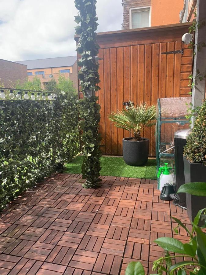 Pass The Keys Lovely 2Bedroom Flat With Balcony Edimburgo Esterno foto