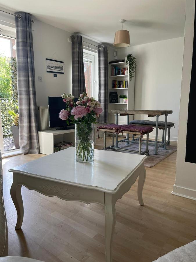 Pass The Keys Lovely 2Bedroom Flat With Balcony Edimburgo Esterno foto