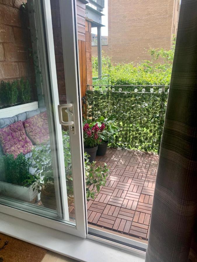 Pass The Keys Lovely 2Bedroom Flat With Balcony Edimburgo Esterno foto