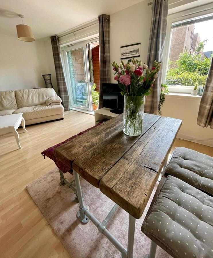 Pass The Keys Lovely 2Bedroom Flat With Balcony Edimburgo Esterno foto