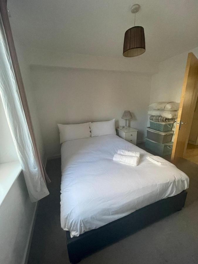 Pass The Keys Lovely 2Bedroom Flat With Balcony Edimburgo Esterno foto