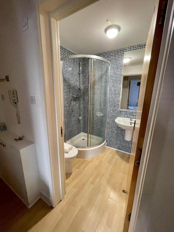 Pass The Keys Lovely 2Bedroom Flat With Balcony Edimburgo Esterno foto