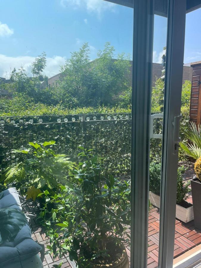 Pass The Keys Lovely 2Bedroom Flat With Balcony Edimburgo Esterno foto