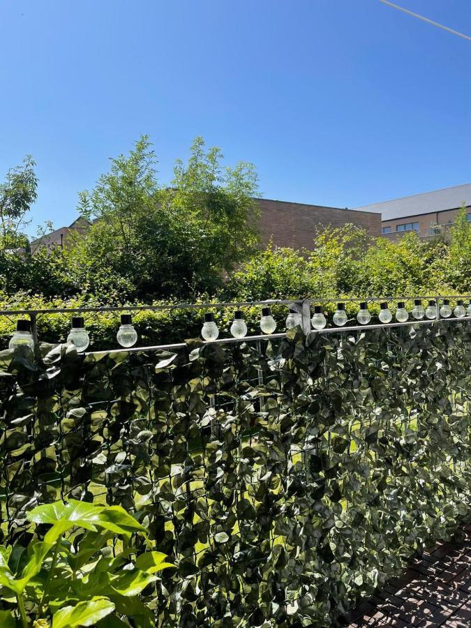 Pass The Keys Lovely 2Bedroom Flat With Balcony Edimburgo Esterno foto