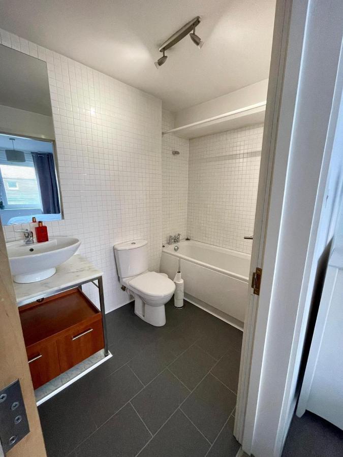 Pass The Keys Lovely 2Bedroom Flat With Balcony Edimburgo Esterno foto